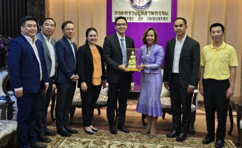 SCCC meets with Industry Minister to discuss to low carbon cement and greenhouse gas emission goal